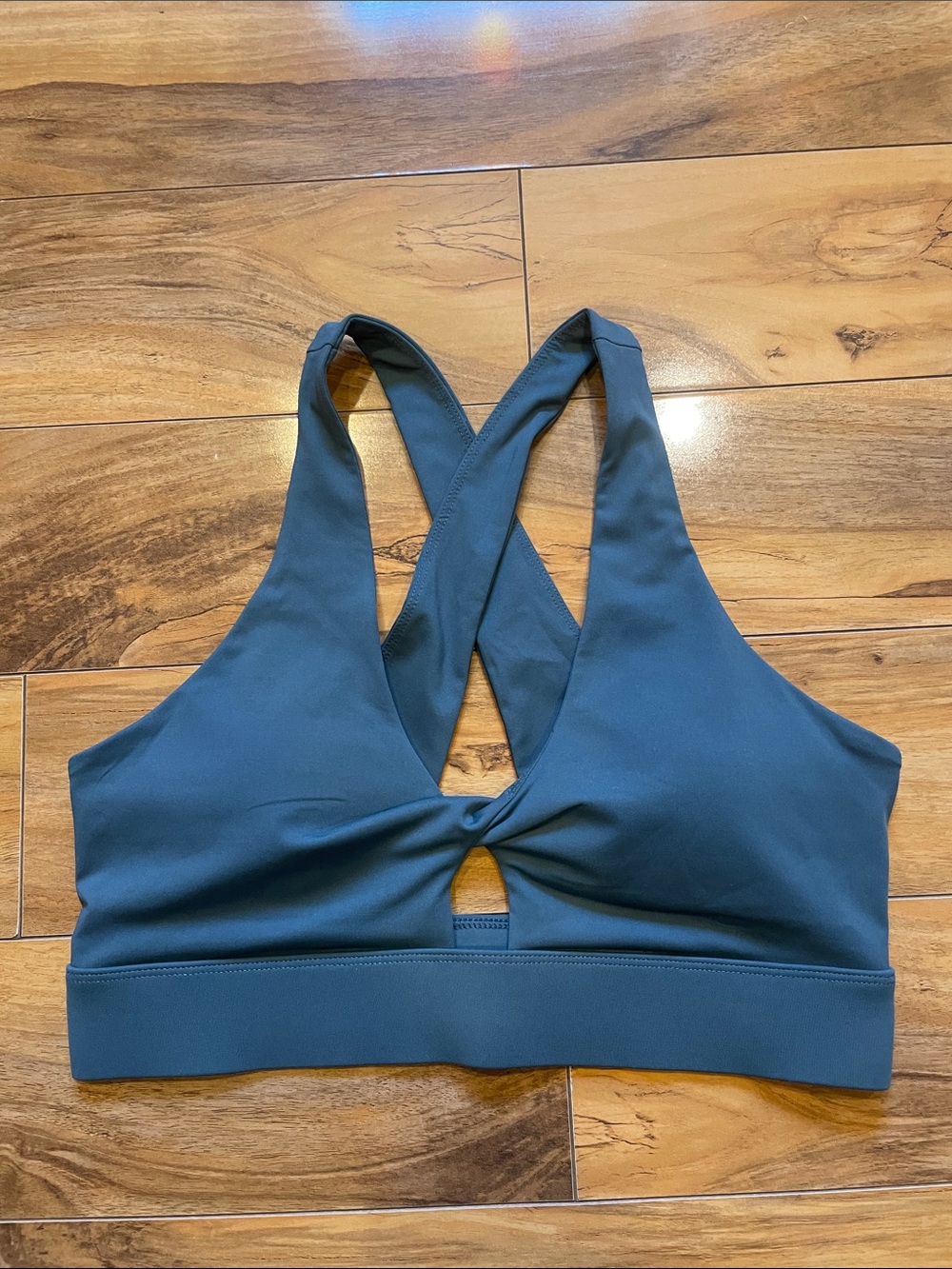 Size large Fabletics oasis twist medium impact sports bra